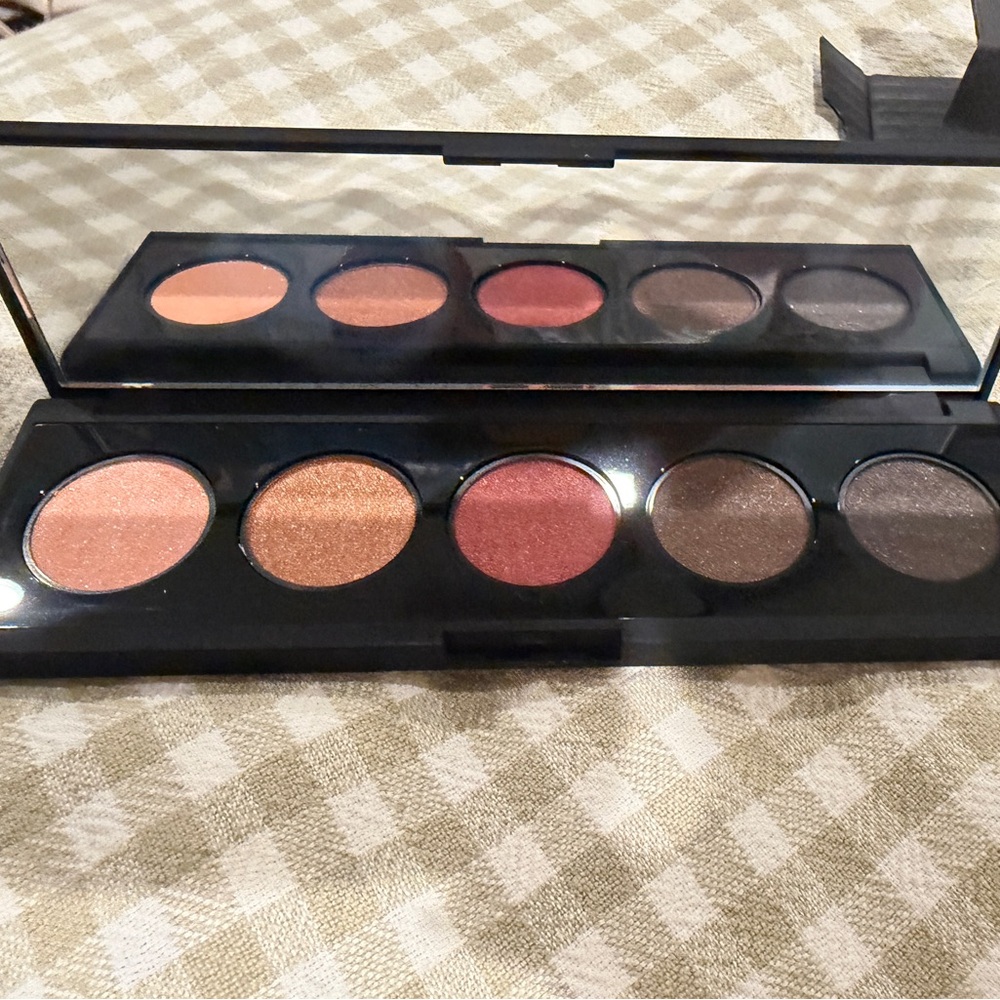 bareMinerals Bounce & Blur Eyeshadow Palette in Black Case - Picture 2 of 2